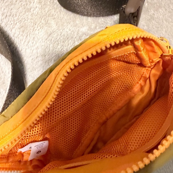 lululemon athletica Olive Green Belt Bag with Orange Trim - Picture 3 of 5